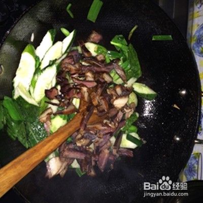 愚人家常菜之“黄瓜炒熏肉”