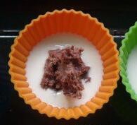 在家自制美味的豆沙牛奶米糕