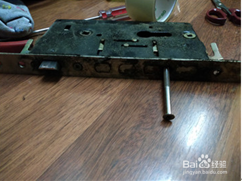 更换保德安锁体过程