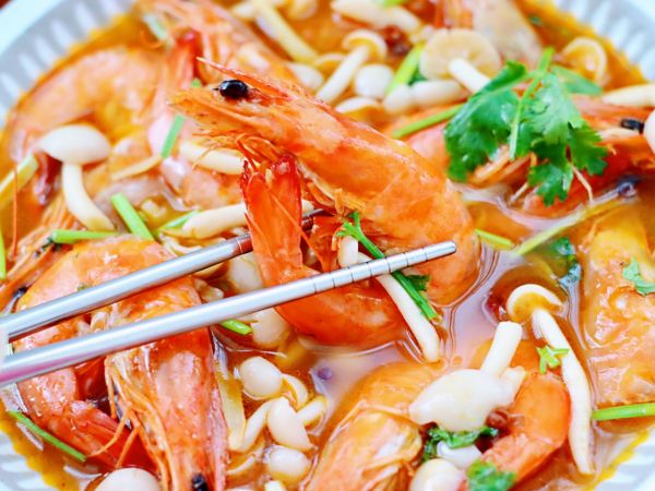 酸汤对虾海鲜菇