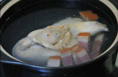 土鸡火腿养生煲