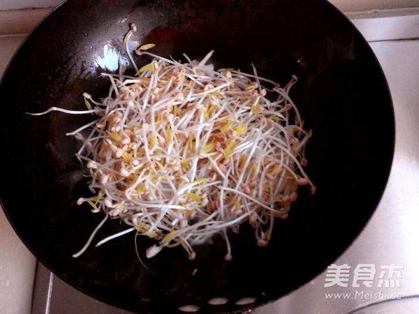 苦瓜炒三丝的做法