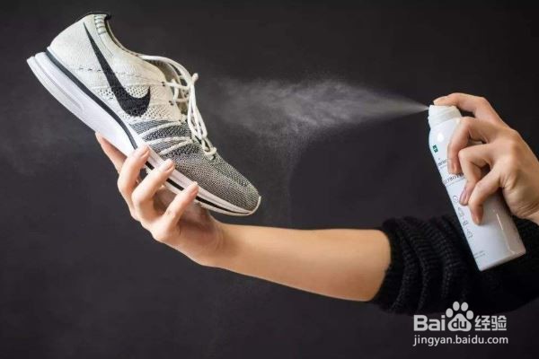 裙子起静电吸在腿上怎么办