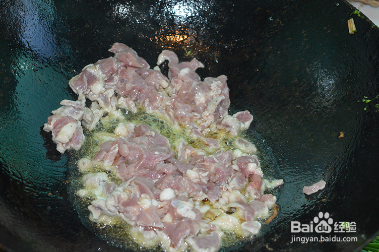 羊肉炒元葱的做法