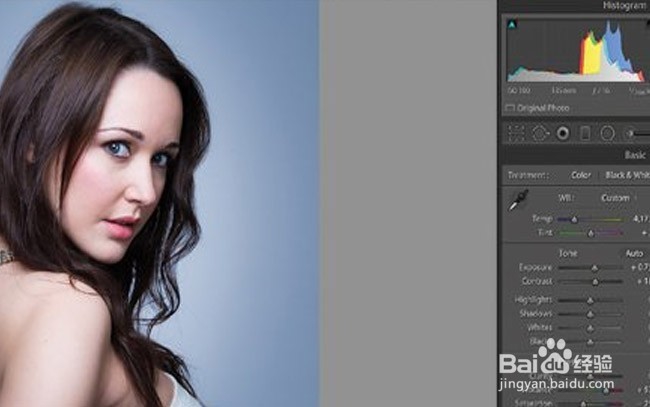 PS怎么把人物皮肤调亮切换背景？