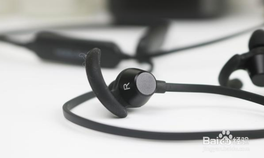 耳撑耳机的正确佩戴方式