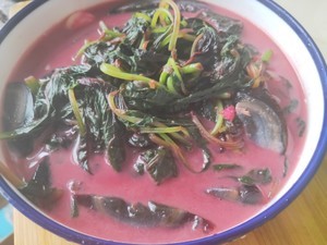 红苋菜皮蛋煲怎么做？