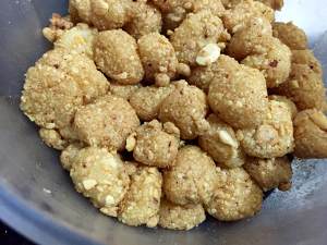 做糯米糍粑放热水还是冷水好