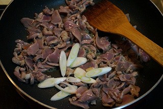 如何做家常炒鸡胗