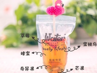 蜜桃乌龙茶冰饮