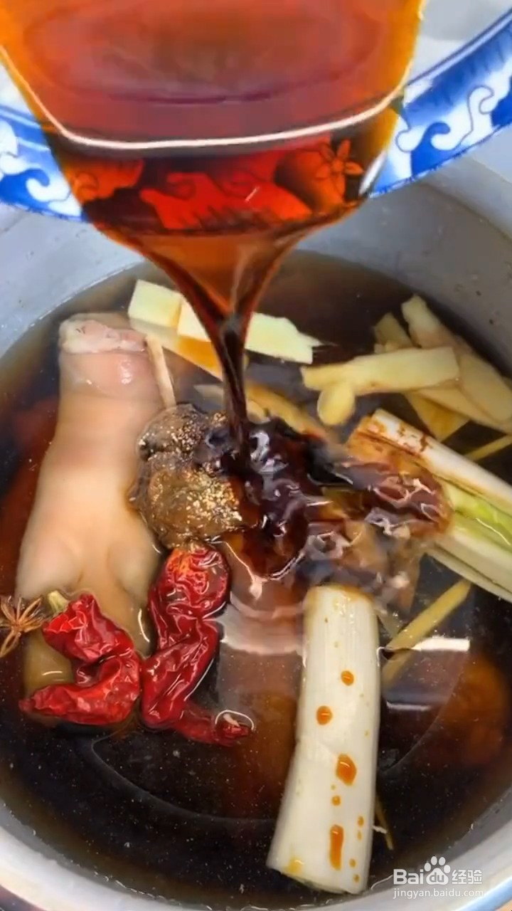 如何制作美味的家常酱猪蹄