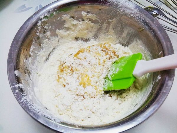 广式豆沙蛋黄月饼