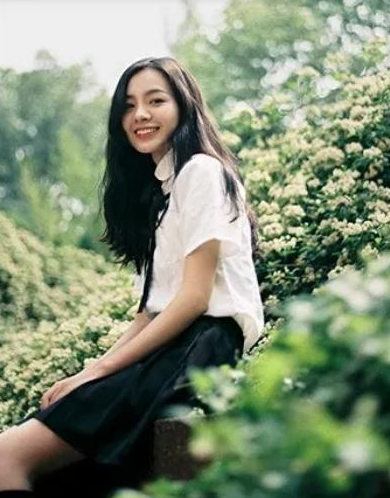 照相姿势怎么摆好看野外