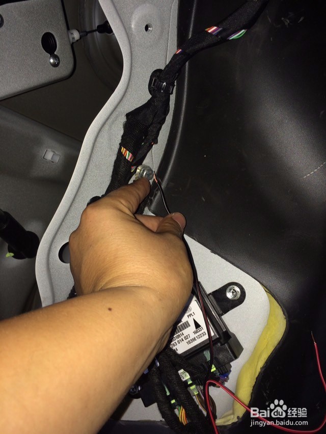 哈弗汽车的原厂倒车摄像头四线怎么接线