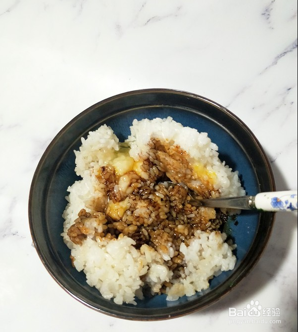 千禾酱油怎么拌饭吃，酱油拌饭的做法
