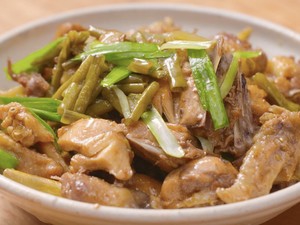 好吃到哭的酸豆角焖小公鸡