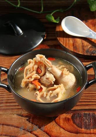 鸡油菌炖鸡的做法
