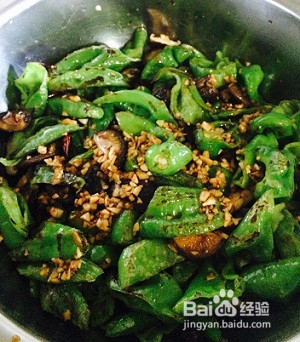 香菇青椒拌皮蛋
