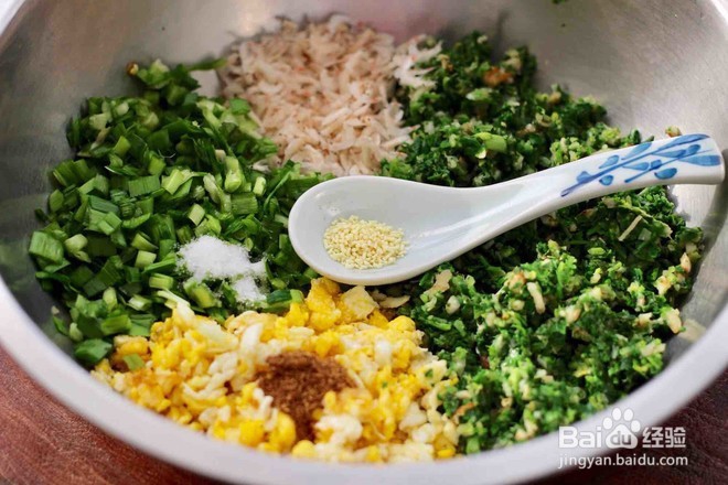 怎么包荠菜鸡蛋虾皮蒸包