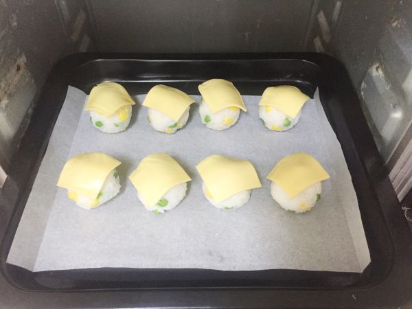 青豌豆肉松饭团