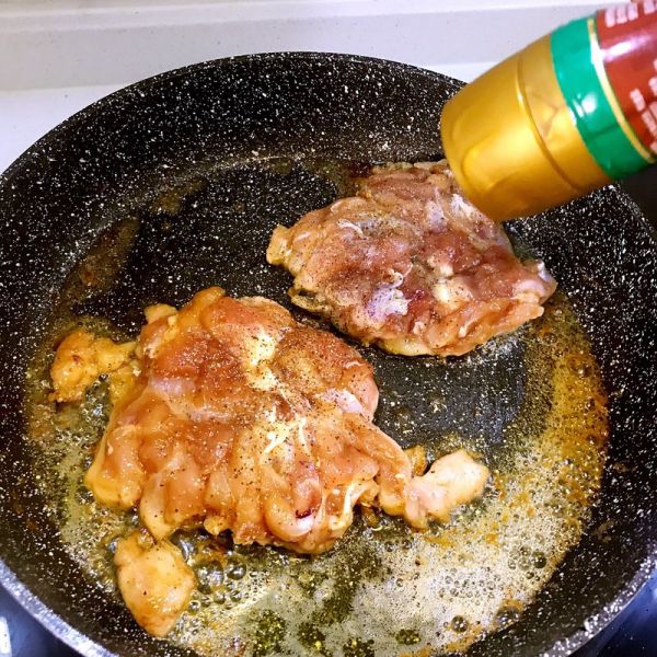 黑椒鸡腿肉芝士菠萝堡