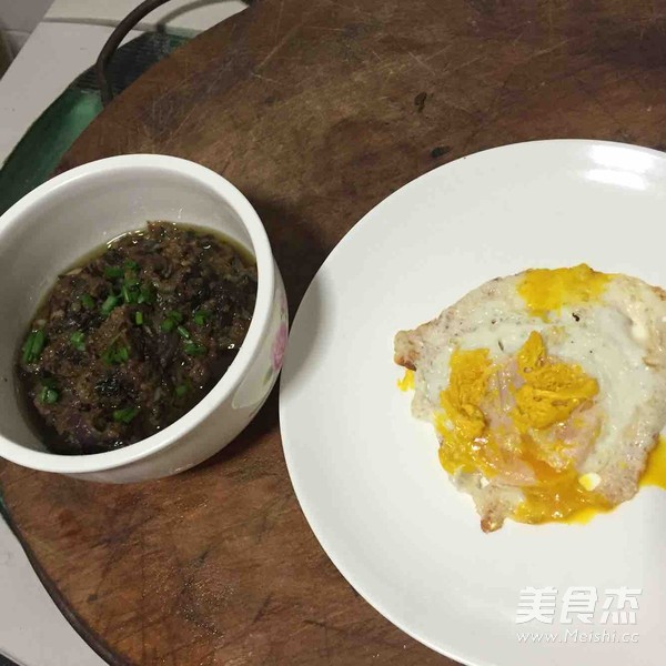 肉酱煎蛋面的做法