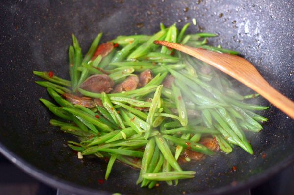 香肠辣爆芸豆丝