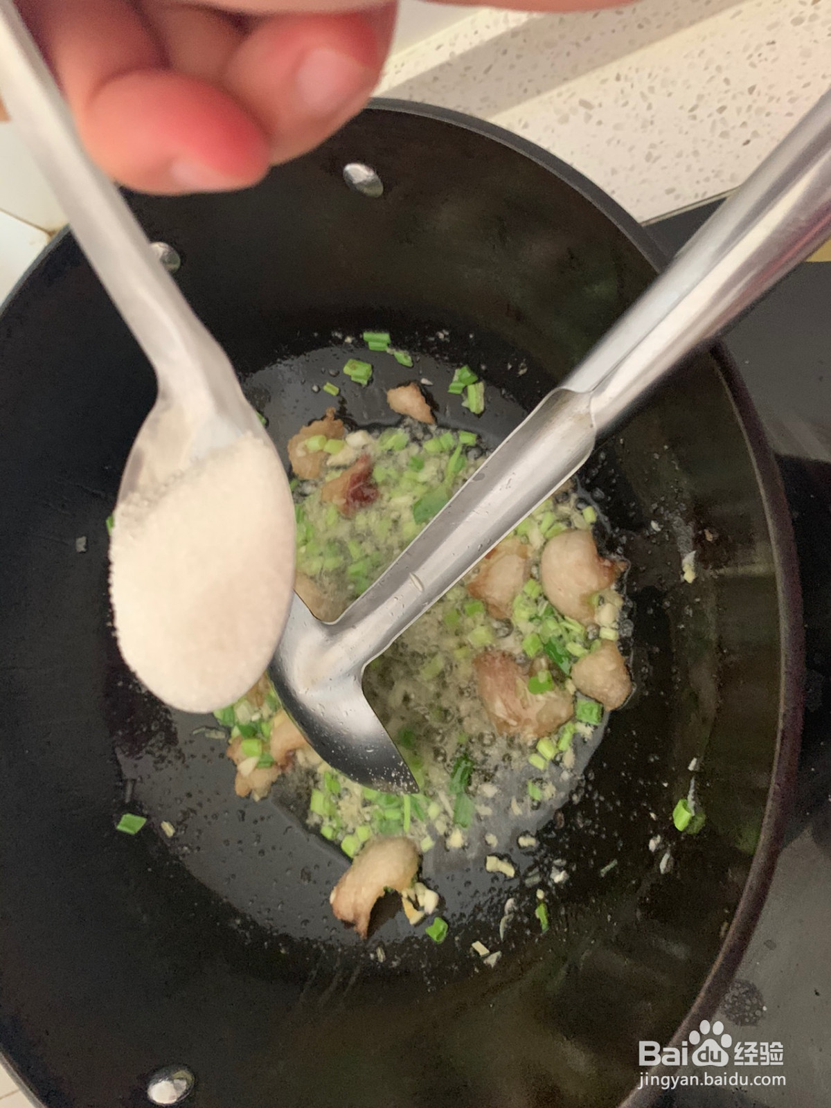 猪骨头烩酸菜的做法