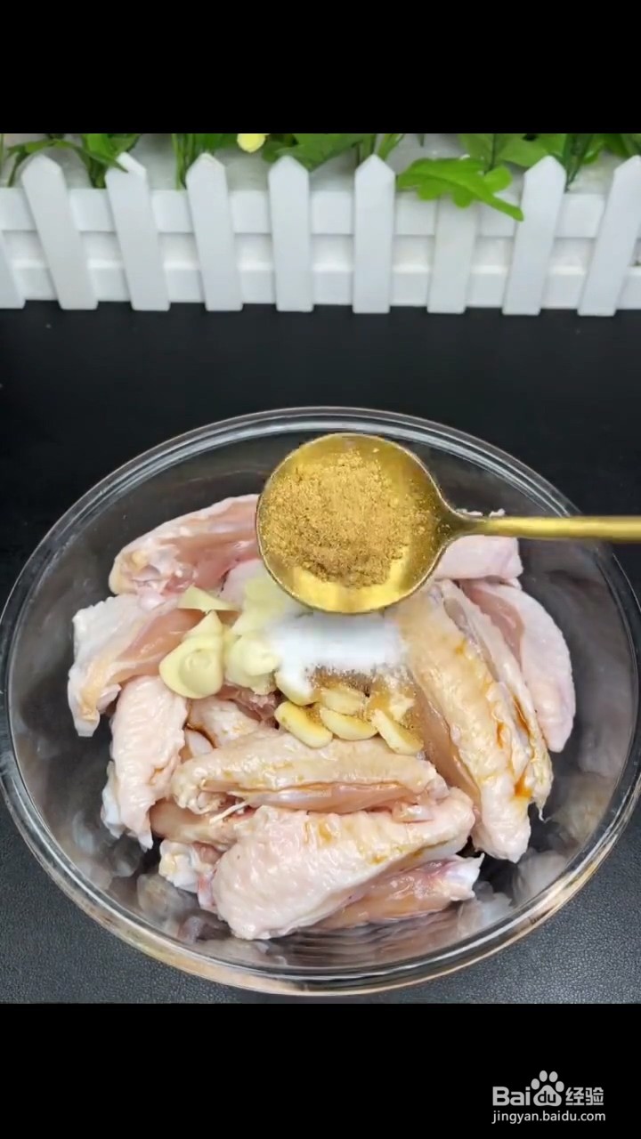 如何弄好吃的蒜香鸡翅