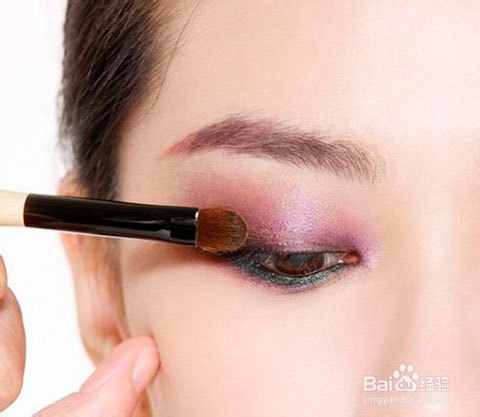 迷幻精灵系派对烟熏妆画法 魅紫从中一抹绿眼妆