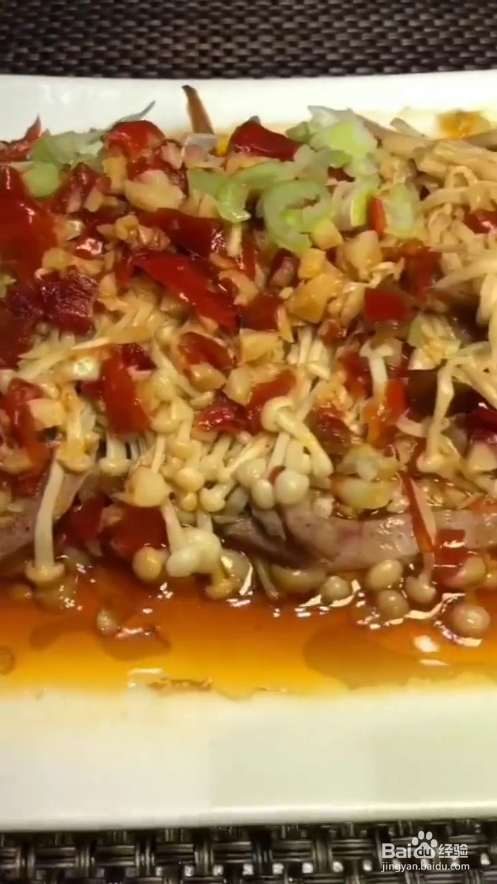 如何制作好吃的蒜蓉辣酱金针菇