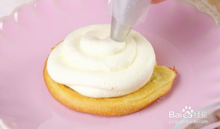 怎么制作奶油肉桂卷三明治