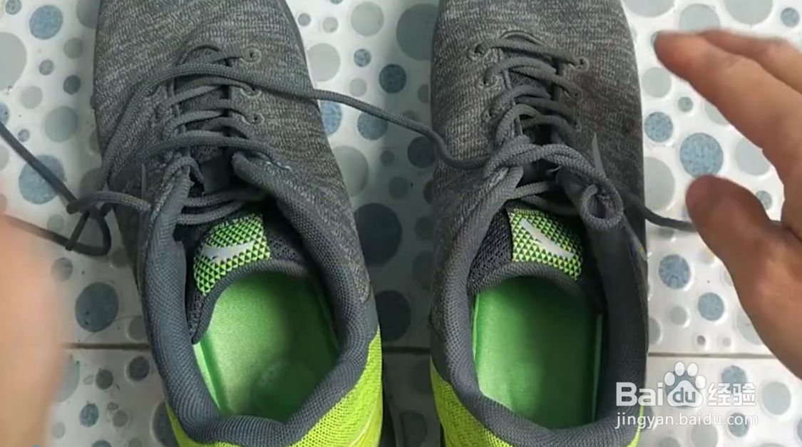 如何系鞋带使鞋带不再松动