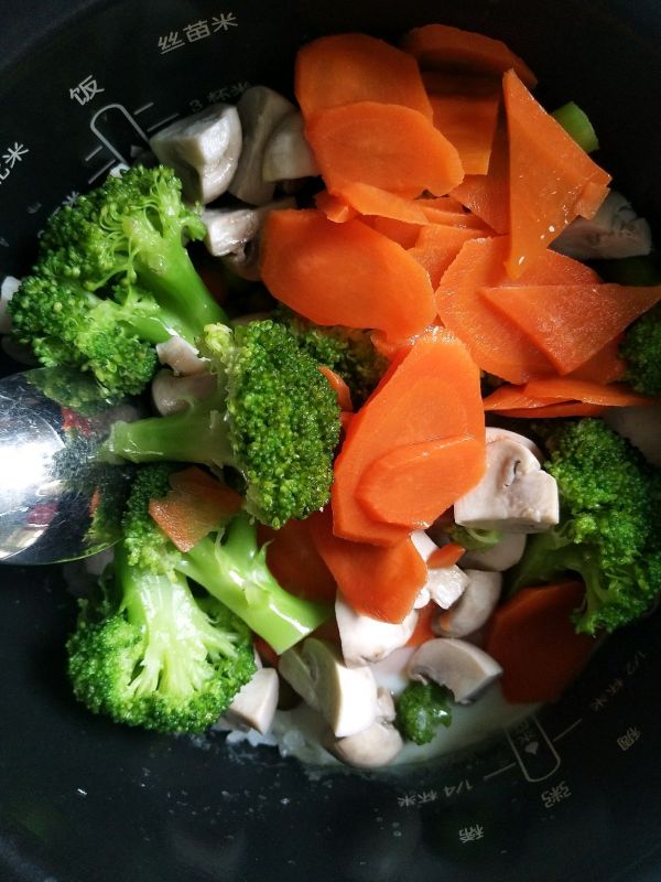 电饭锅版腊肠煲仔饭