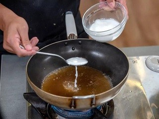 秋蟹琉璃蒸蛋怎么做？