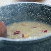 制作栗子枸杞小米粥
