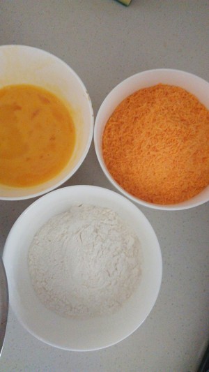 炸鸡腿裹粉后在锅里炸的时候会掉粉怎么办