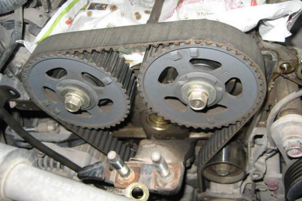 发动机皮带和正时皮带的区别