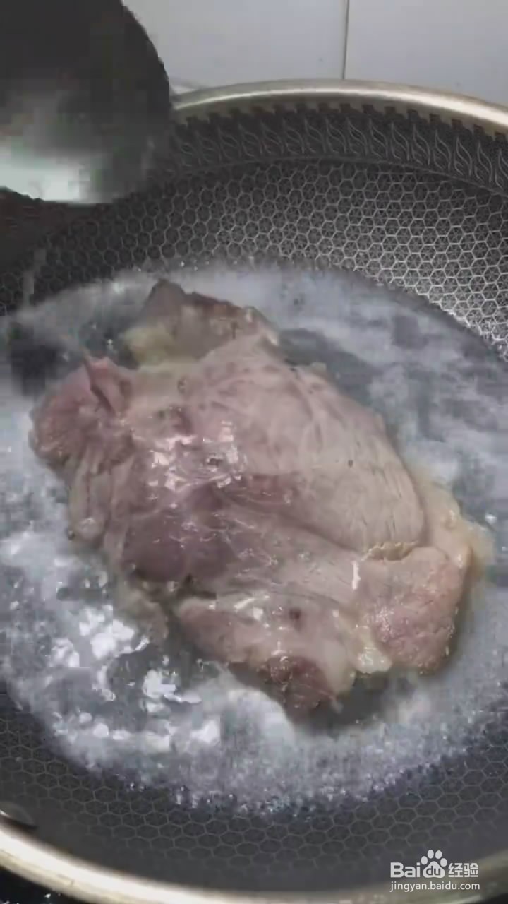 如何制作红烧肉炖鹌鹑蛋