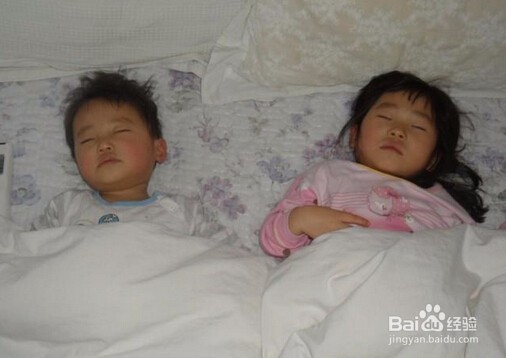 如何让自己养成早睡早起的习惯？