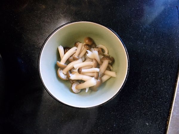 儿菜菌菇炒虾仁