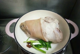 宴客看家菜招财肘子的攻略