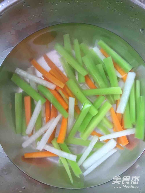 清炒莴笋胡萝卜