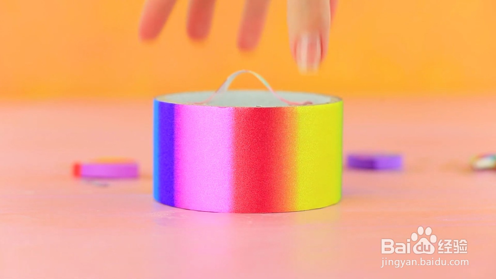 怎样制作漂亮的彩虹散粉盒？
