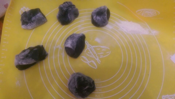 竹炭抹茶菠萝包