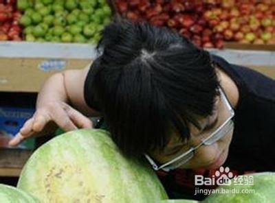 夏季挑选西瓜，学会这“6招”辨别小方法