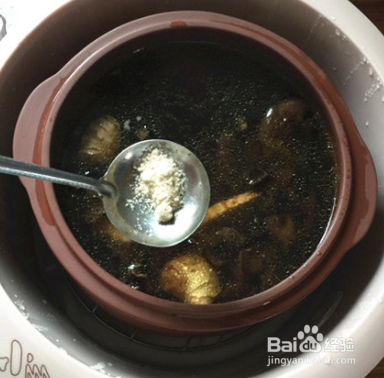 鲜香野生榛蘑煲排骨汤