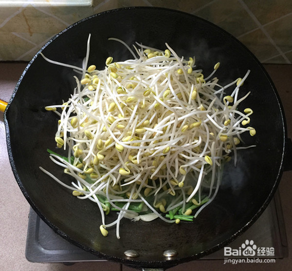 黄豆芽炒韭菜的制作方法