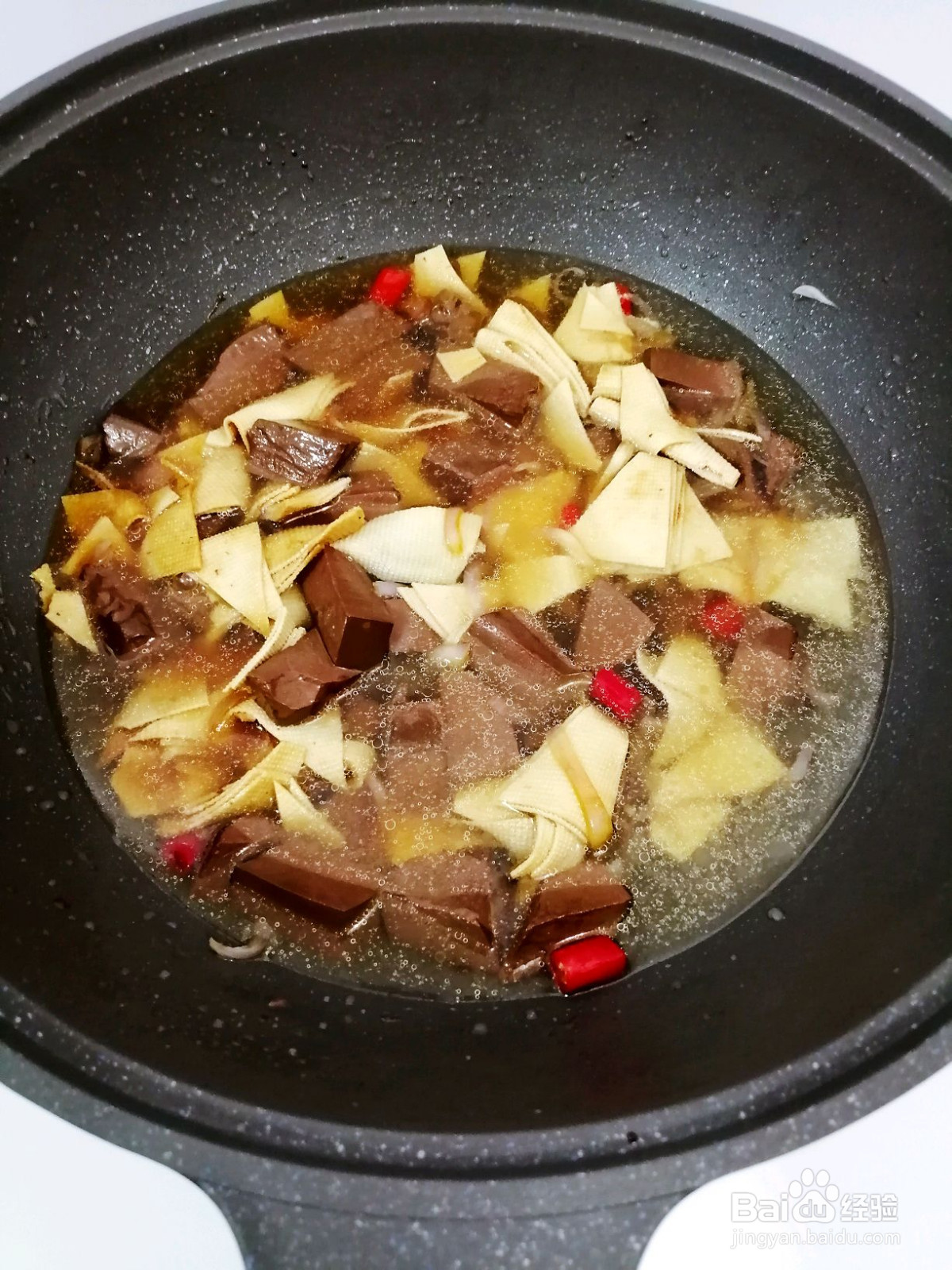 鸭血炖干豆腐的做法
