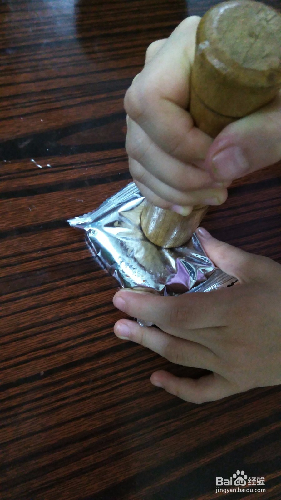 教孩子简单自制芒果冰淇淋